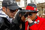 Lidé se přišli s králem popu Michaelem Jacksonem rozloučit v jeho stylu na Staroměstské náměstí. Svíčku přišel zapálit i zpěvák Sámer Issa.