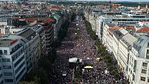 Z demonstrace s názvem Česká republika na 1. místě na Václavském náměstí v Praze.