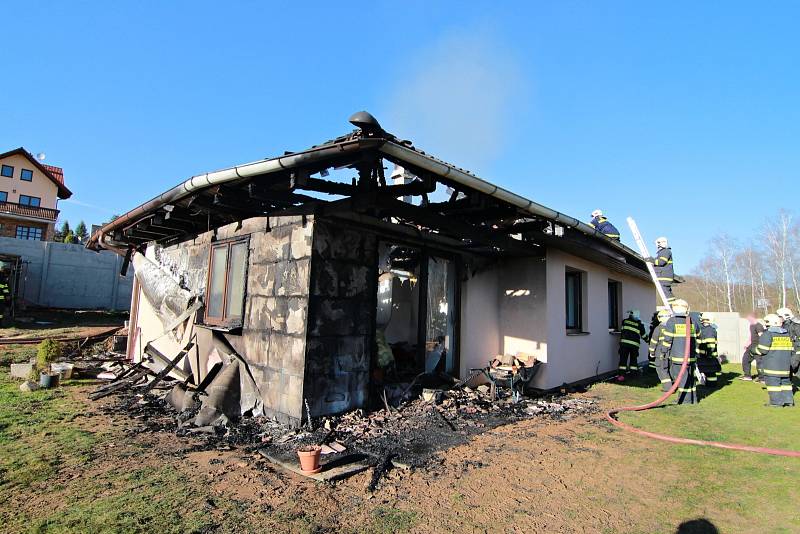 Požár rodinného domu v Mirošovicích. 