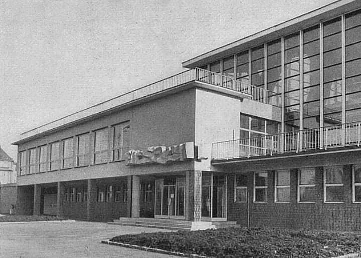 Plavecký stadion v Praze - Podolí od Richarda F. Podzemného z let 1959 - 1965.