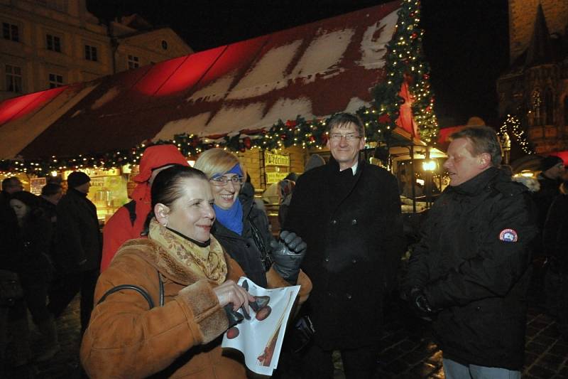 Česko zpívá koledy na Staroměstském náměstí