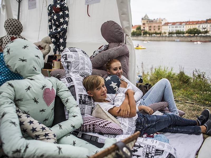 Dyzajn market festival probíhal 1. srpna na pražském Střeleckém ostrově.