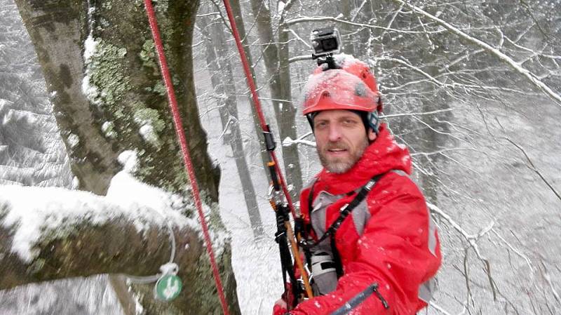 Šéf České asociace geocachingu Slávek Hoblík hovoří o tragédii lovců kešek v Motolském potoce.