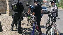 Na to, jak jezdí po silnicích cyklisté, a zejména řidiči motorových vozidel kolem cyklistů, se zaměřili středočeští policisté během týden trvající dopravně bezpečnostní akce.