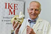 Jan Pirk skončí ve funkci přednosty kardiocentra Institutu klinické a experimentální medicíny (IKEM).