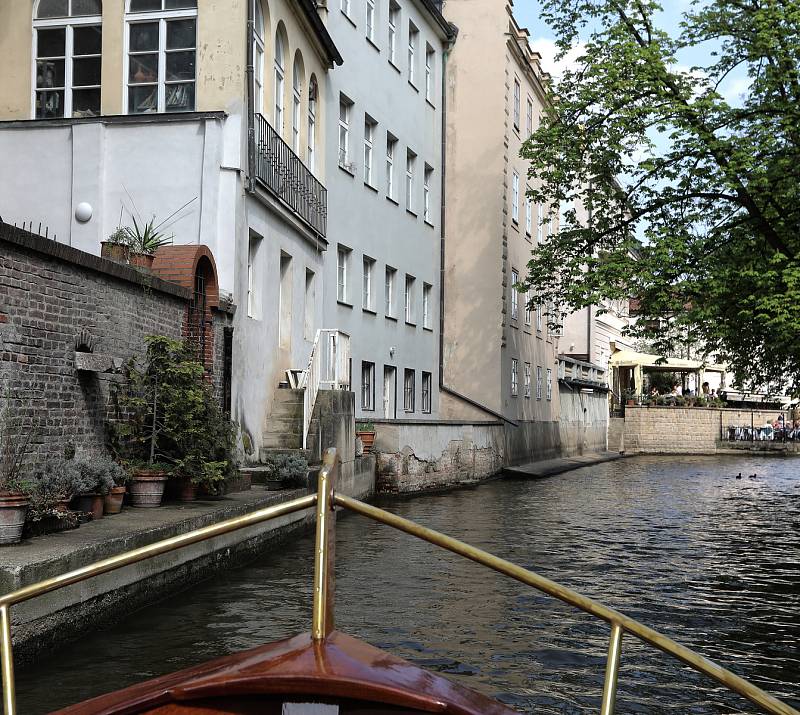 S kapitánem Štěpánem Rusňákem po stopách filmových míst na Vltavě - Čertovka - film Chobotnice z II. patra.