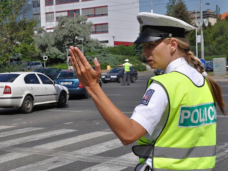 Pražská policie uspořádala ve středu 18. června 2014 již 15. ročník soutěže dopravních policistů v řízení křižovatek „O nejlepšího regulovčíka Krajského ředitelství policie hlavního města Prahy“.