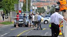 V Praze Dejvicích se v neděli 8. července 2012 před polednem v křižovatce ulic Evropská a Horoměřická propadla silnice. Čtyřmetrový propad je pět metrů hluboký. Nikdo nebyl zraněn. Policie komunikaci uzavřela a odklonila dopravu.