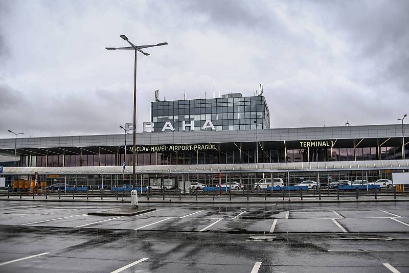 Letiště Václava Havla krátce poté, co se znovu otevřelo pasažérům