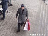 Muž podezřelý z krádeže parfémů na Pankráci.