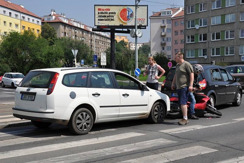 Ve středu se na křižovatkách v pražských Vršovicích uskutečnil 14. ročník soutěže dopravních policistů v řízení provozu „O nejlepšího regulovčíka Krajského ředitelství policie hlavního města Prahy“. 