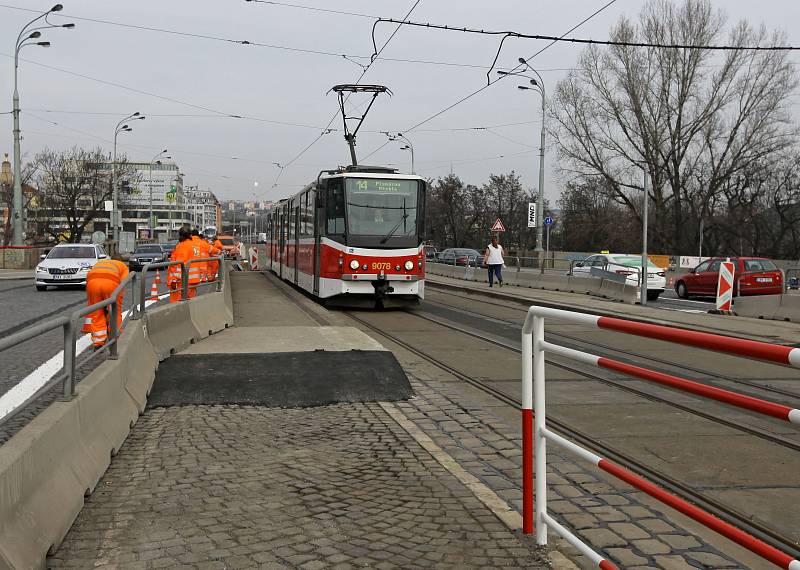 Nová tramvajová zastávka Štvanice.