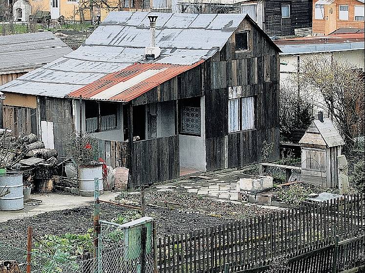 LIBEŇSKÝ OSTROV. Magistrát chce do roku 2009 zrušit zdejší zahrádkářskou kolonii.