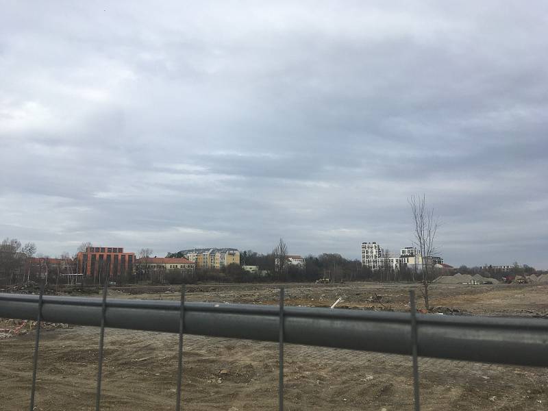 V areálu bývalého nákladového nádraží na pražském Žižkově začaly první stavební práce. Má tu vzniknout nová obytná čtvrť pro 15 tisíc lidí.