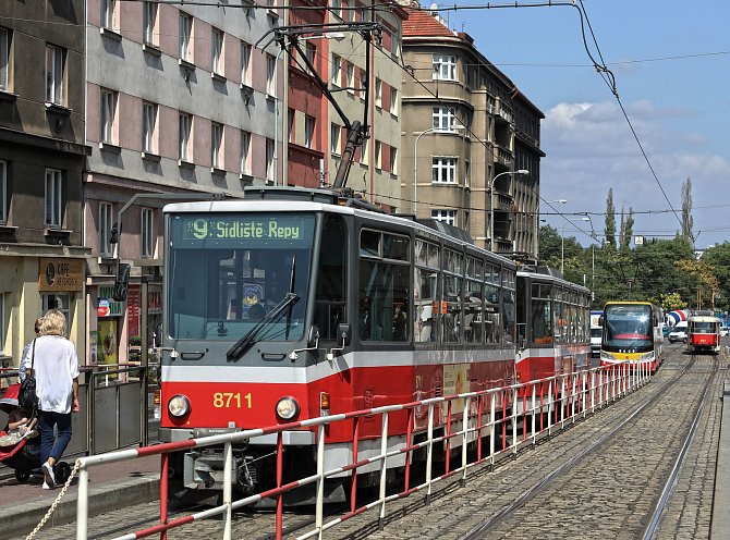 MHD v Praze- tramvaje. Typ Tatra T6A5.