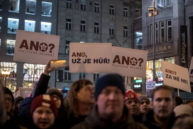 Tisíce lidí protestovaly 5. března na pražském Václavském náměstí proti zvolení Radka Ondráčka do kontrolní komise GIBS a proti premiérovi Babišovi.