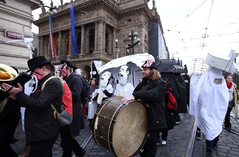 Sametové posvícení je karneval i svébytná oslava sametové revoluce. Karnevalový průvod občanských iniciativ 17.listopadu.