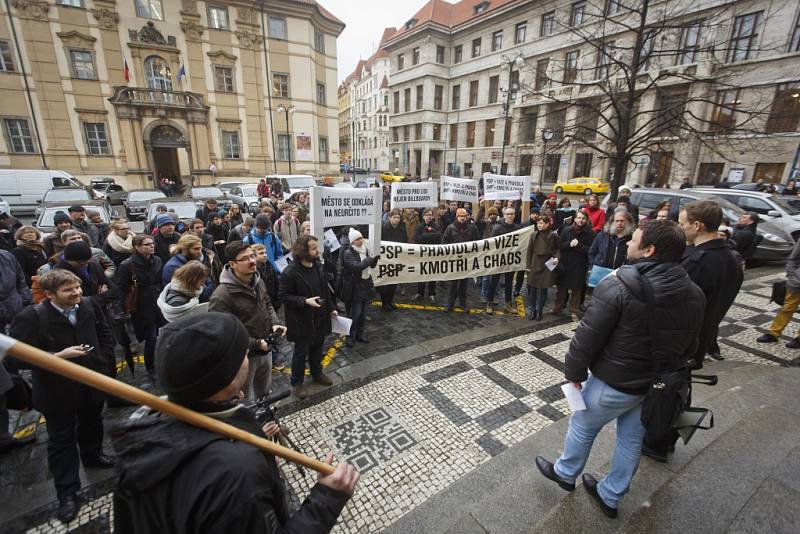 Shromáždění na podporu pražských stavebních předpisů se uskutečnilo ve čtvrtek 22. ledna 2015 před magistrátem.