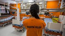 Nový urgentní příjem pro dospělé s celkem 27 lůžky ve Fakultní nemocnici Motol v Praze.