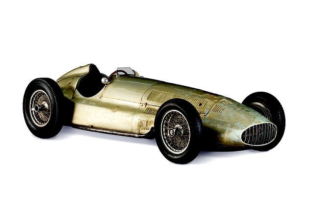 Monopost Mercedes-Benz W154 z let 1938 a 1939, který řada automobilových historiků považuje za nejlepší závodní vůz všech dob.