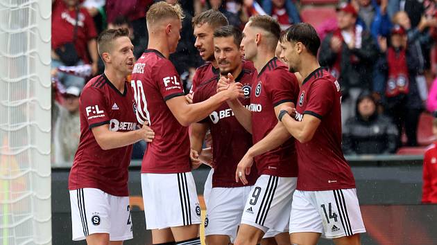 Sparťané se na evropské poháry o víkendu naladili ligovým vítězstvím 5:2 nad Pardubicemi.