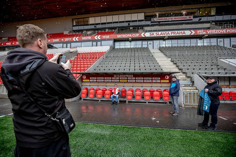 Fotbalový klub Slavia Praha pořádal pro své fanoušky akci Víkend otevřených dveří, při kterých mohli nakouknout do útrob stadionu, šaten i do klubového muzea.