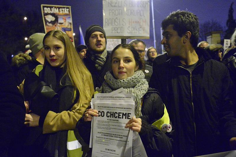 Demonstrace proti premiéru Andreji Babišovi 17. prosince 2019.