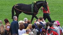 89. České derby, druhý rovinový dostih klasické Trojkoruny (2400 m, 3letí koně). Jako první vběhl do cíle kůň Age of Jape s žokejem Lopezem v sedle.