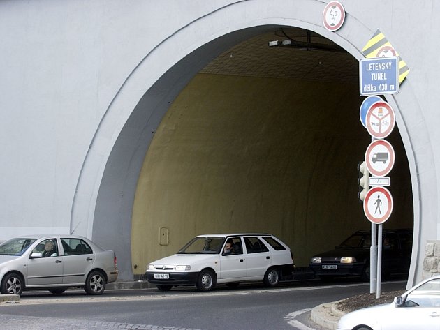 Řidiči pozor, Letenský tunel bude na tři noci uzavřen. Kvůli údržbě technologie
