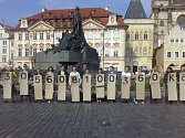 Zástupci iniciativy Rekonstrukce státu uspořádali 11. června v centru Prahy happening za to, aby Sněmovna už dál neodkládala další projednávání návrhu na zavedení internetového registru smluv.