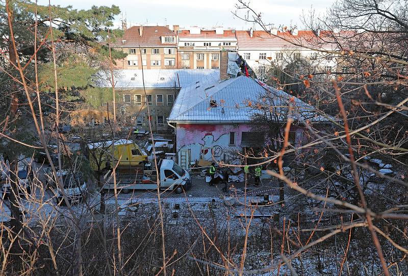 Druhý den vyklízení budovy Kliniky v Jeseniově ulici.