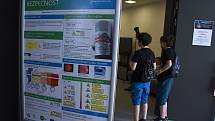 Poznávací i zábavný program stejně jako představení své práce připravila v sobotu v rámci oslav Mezinárodního dne světla laserová centra ELI Beamlines a HiLASE v Dolních Břežanech.