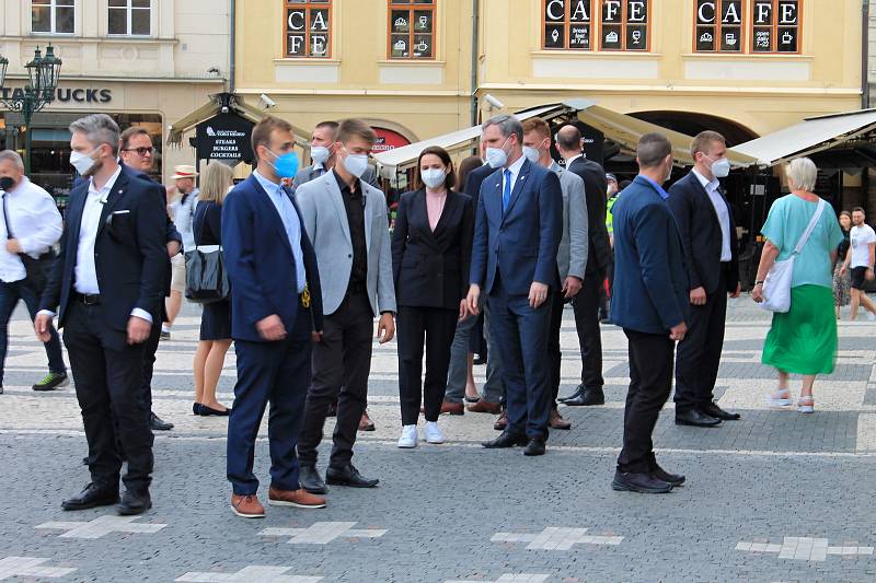 Běloruská opoziční politička Svjatlana Cichanouská při setkání s primátorem Prahy Zdeňkem Hřibem.