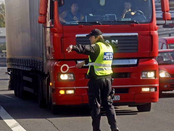 Zákaz vjezdu kamionů. Ilustrační foto. 