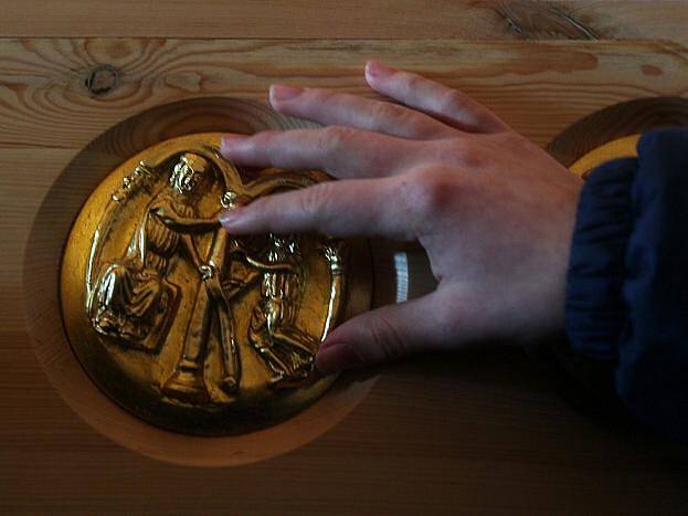 Ve Vladislavském sále Pražského hradu byl v úterý 22. února představen dotykový (haptický) model relikviáře sv. Maura.