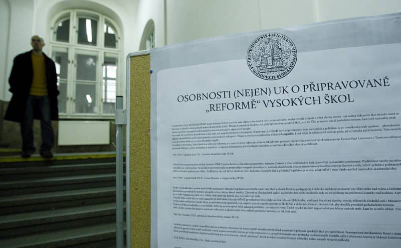 Noc univerzit, pořádaná vpředvečer demonstrace proti plánovaným reformám vysokých škol, probíhala 28. února v Praze. Na snímku Filozofická fakulta.