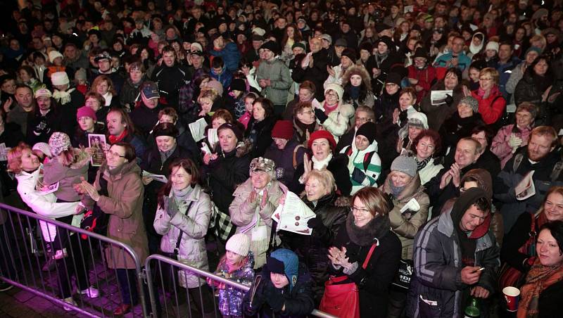 Česko zpívá koledy na Staroměstském náměstí 10. prosince.