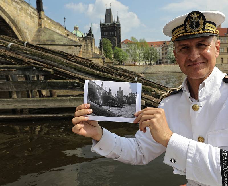 S kapitánem Štěpánem Rusňákem po stopách filmových míst na Vltavě - Čertovka - film Chobotnice z II. patra.