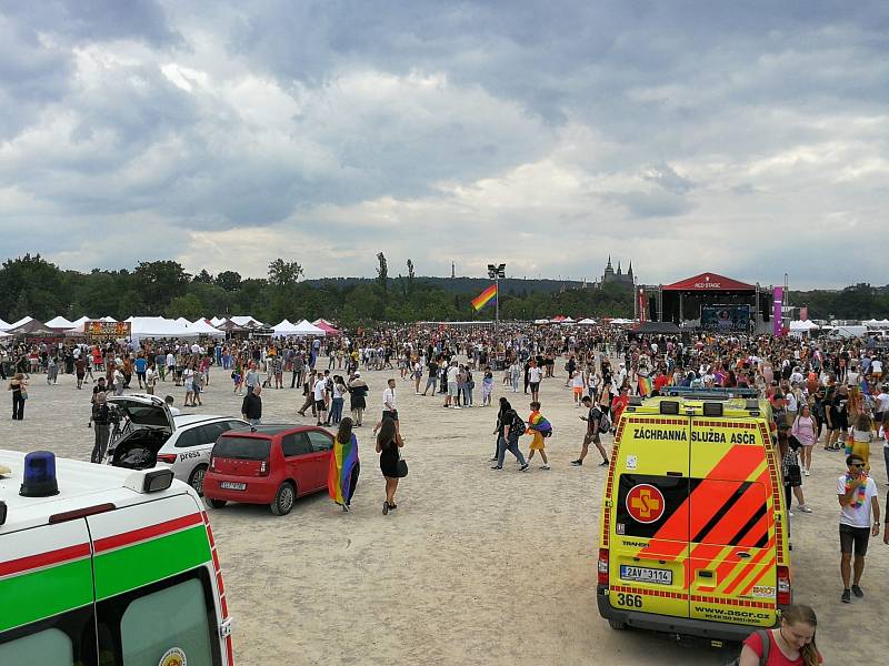 Duhový průvod na festivalu hrdosti LGBT+ komunity Prague Pride, 13. srpna 2022, Praha