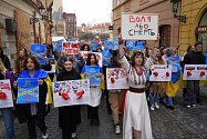 Iniciativa Hlas Ukrajiny uspořádala protestní pochod  na podporu Ukrajiny 24. února 2023.
