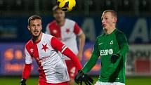 Zápas 15. kola první fotbalové ligy mezi týmy FK Jablonec a SK Slavia Praha se odehrál 27. listopadu na stadionu Střelnice v Jablonci nad Nisou. Na snímku zleva Jakub Hromada a Ondřej Mihálik.