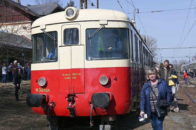 Slavnostní ukončení vlakové dopravy ve Střezimíři.