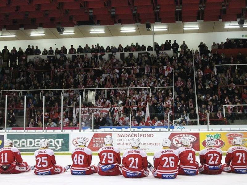 4. kolo baráže o hokejovou extraligu: HC Slavia Praha - HC Olomouc 2:1 (1:0, 0:1, 1:0).