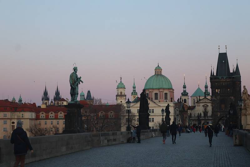 Centrum Prahy bylo v sobotu odpoledne a v podvečer skoro prázdné.