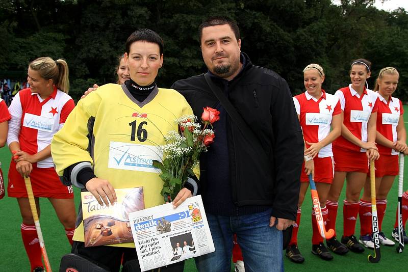 PŘEDÁNÍ! I tentokrát byla odměněna hráčka kola, cenu obdržela brankařka Slavie Andrea Vančurová.