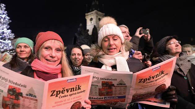 Česko zpívá koledy na Staroměstském náměstí.