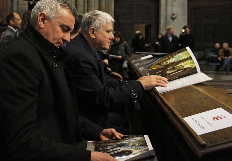 V pondělí odpoledne byla v katedrále svatého Víta za účasti kardinála Dominika Duky podepsána smlouva  s vítěznou firmou (Gerhard Grenzing S.A.) na výrobu majestátního nástroje Svatovítských varhan.