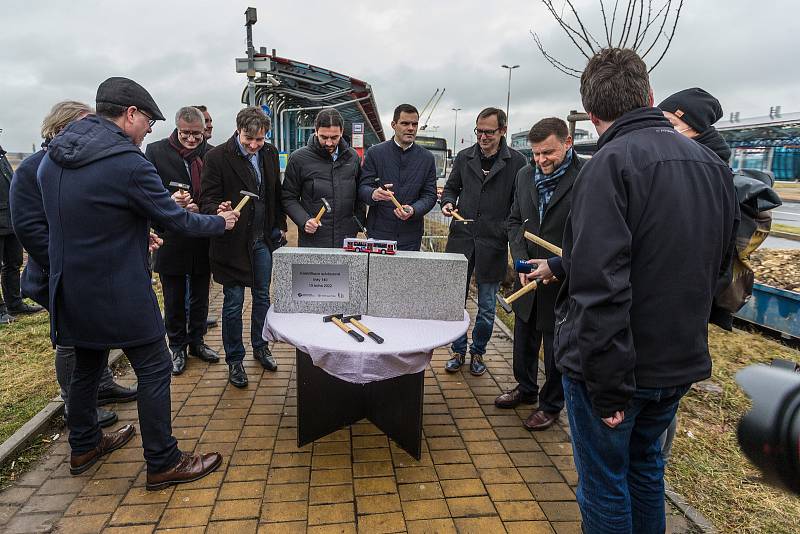 Slavnostní zahájení stavby trolejbusové tratě Palmovka – Prosek a Letňany – Čakovice v rámci projektu elektrifikace autobusové linky č. 140 Palmovka – Miškovice, která se po dokončení stavebních prací změní na trolejbusovou linku č. 58.