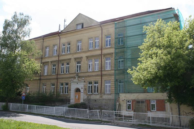 Hositivice, gymnázium