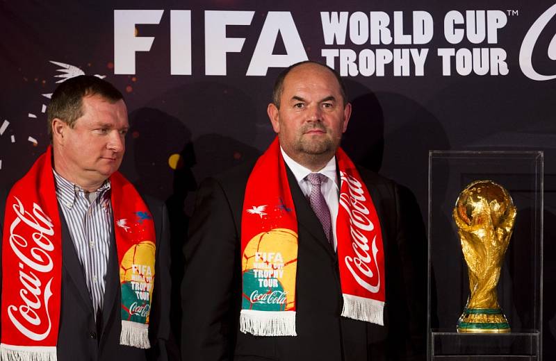 Nejcennější fotbalová relikvie zavítala ve čtvrtek 6. března 2014 poprvé v historii do Prahy v rámci propagační akce Coca-Cola Trophy Tour.